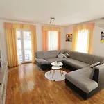 House Tina *