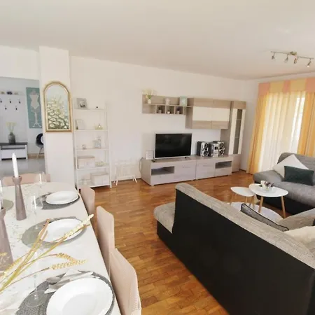 House Tina Hébergement de vacances *