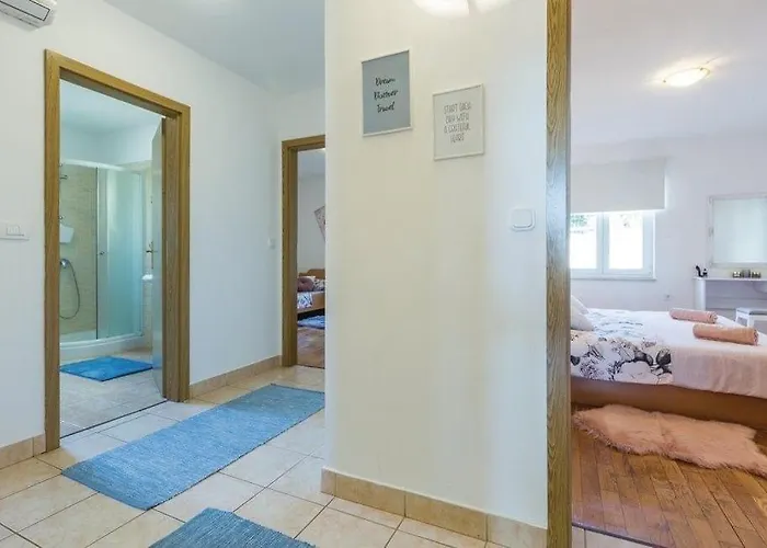 Vakantiehuis House Tina